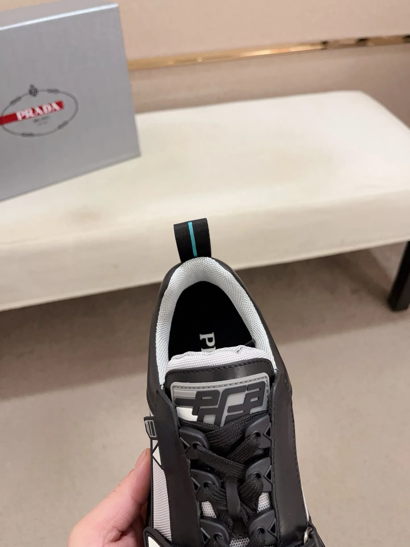 Factory price 620💰 ✔️✔️✔️Higher version High-quality new PRADA (Prada) counters are launched simultaneously. New men's shoes and 😘fabric are made of high-tech glue-spraying technology. Lining: Full cowhide lining. 👍🏿 High-end ☄️ air-cushion molded anti-slip rubber outsole, exquisite lines, simple and elegant, comfortable and high-end for leisure travel. Code number: 38 to 44 (45 is custom-made and cannot be returned or exchanged)
